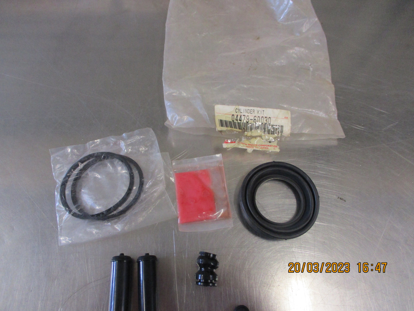 Toyota Landcruiser 80 Series Genuine Rear Brake Caliper Repair Kit New Part