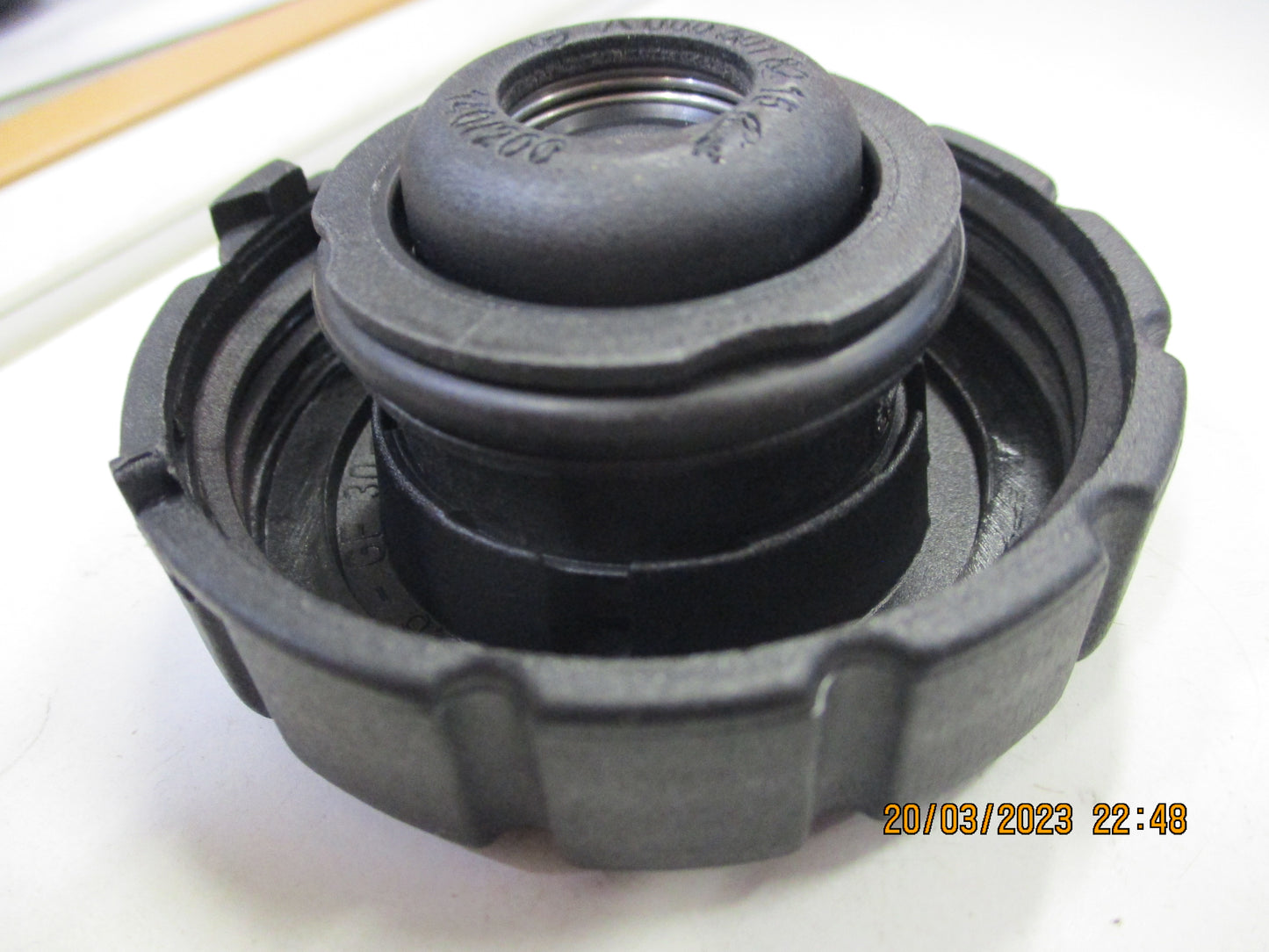 Mercedes Benz GLC/S/B/C Genuine Radiator Cap Screw Type New Part