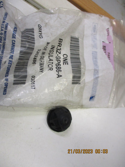 Ford Mustang/Focus/Explorer Genuine Engine Cover Grommet Insulator New Part