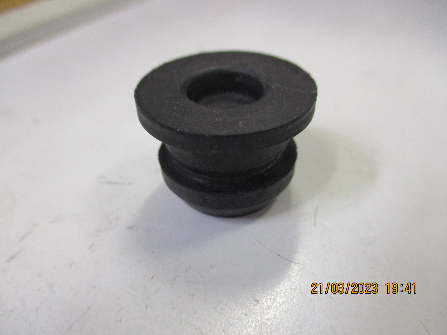 Nissan GQ-GU Patrol Genuine Handbrake Drum Grommet New Part