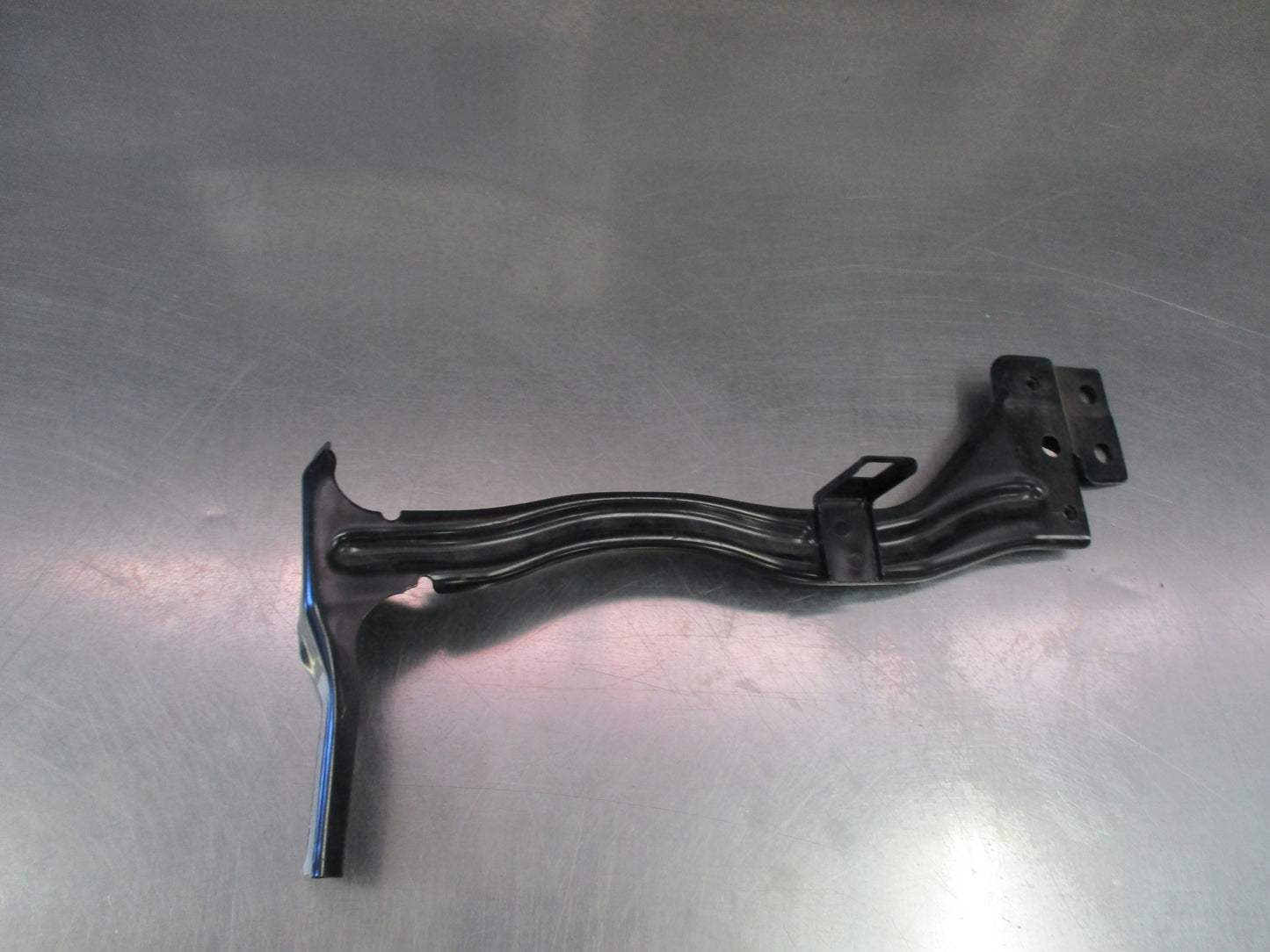 Nissan D40 Navara Genuine Right Hand Front Fender Bracket New Part