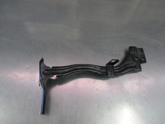 Nissan D40 Navara Genuine Right Hand Front Fender Bracket New Part