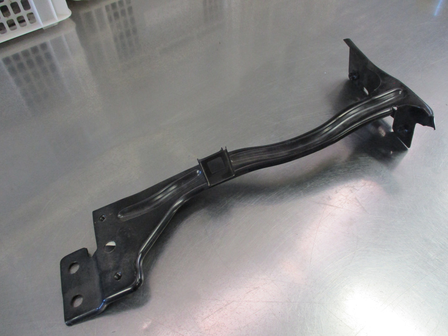 Nissan D40 Navara Genuine Right Hand Front Fender Bracket New Part
