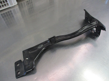 Nissan D40 Navara Genuine Right Hand Front Fender Bracket New Part