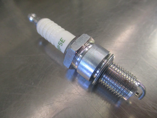 NGK V Grooved Set Of 4 Spark Plug Suits Land Rover Models