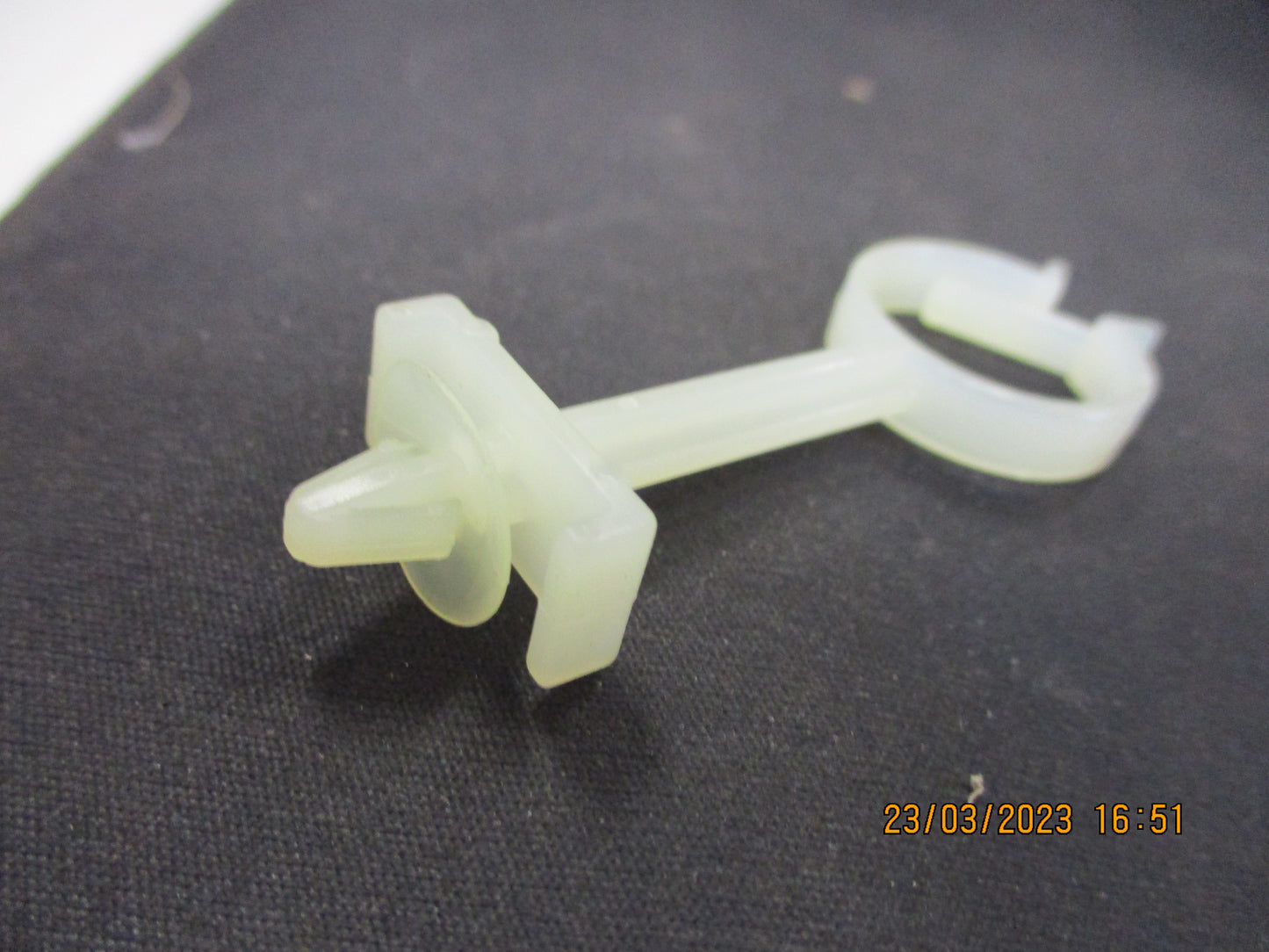 Holden Rodeo/Colorado Genuine Windshield Wiper-Washer Hose Clip New Part