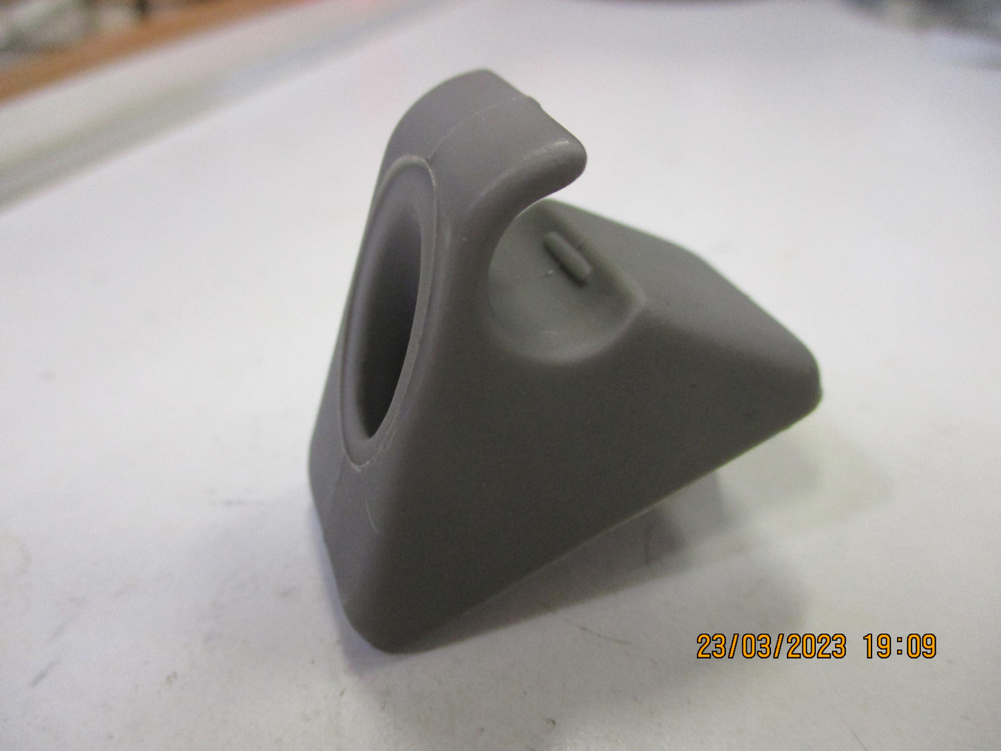 Kia Sportage Genuine Center Sun Visor Bracket New Part