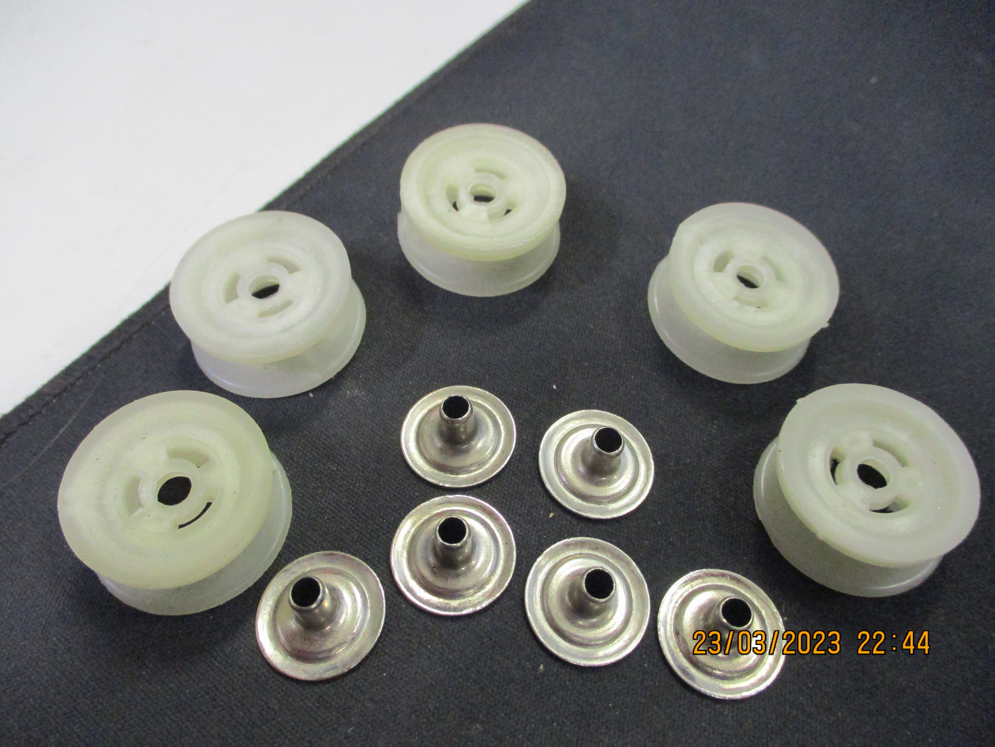 Nissan NOS Navara Genuine Tonneau Repair Kit New Part