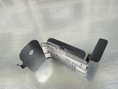 Nissan X-Trail Genuine Left Hand Front Fender Stay Bracket New Part