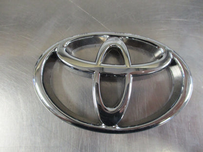 Toyota 4Runner/Hilux Genuine Radiator Grille Emblem New Part