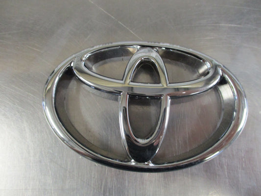 Toyota 4Runner/Hilux Genuine Radiator Grille Emblem New Part