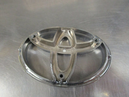 Toyota 4Runner/Hilux Genuine Radiator Grille Emblem New Part