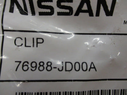 Nissan Qashqai Genuine Body Side Trimming Clip New Part