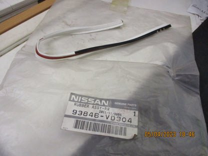 Nissan GU Patrol Genuine Right Hand Lower Door Flare Seal White (QM1) New Part