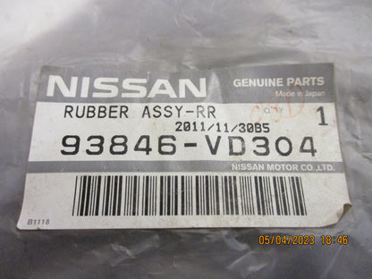Nissan GU Patrol Genuine Right Hand Lower Door Flare Seal White (QM1) New Part