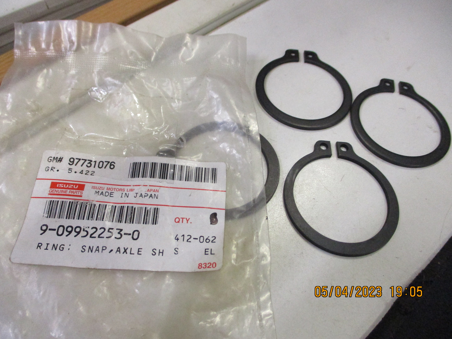 Isuzu Genuine Snap Axel Ring Pack Of 4 New Part