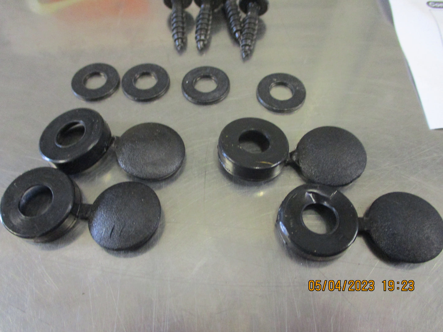Holden RG Colorado Genuine Tail Gate Liner Fitting Kit New Part