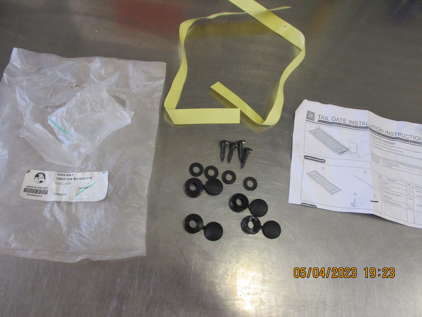 Holden RG Colorado Genuine Tail Gate Liner Fitting Kit New Part