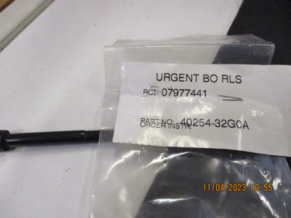 Nissan Navara D21 Genuine Free Wheel Hub Bolt New Part