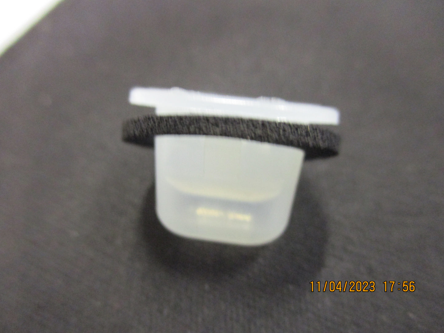 Nissan Juke-Murano-Pathfinder Genuine Wheel Opening Moulding Grommet New Part