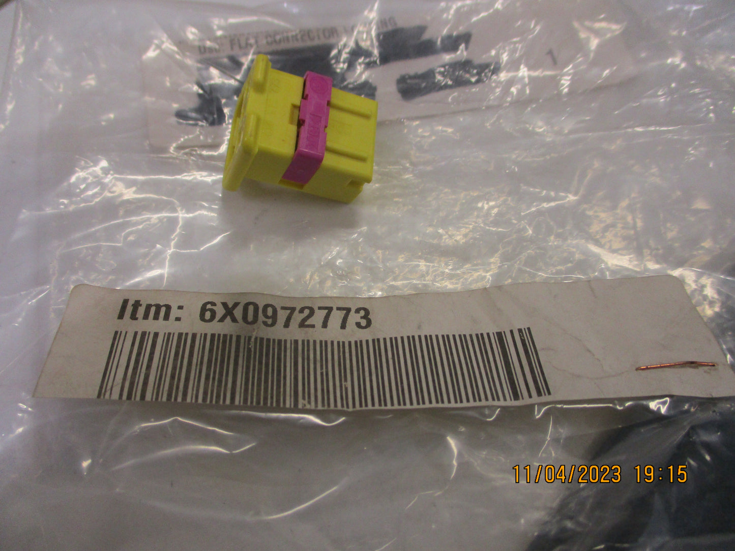 VW Golf-GTI-Jetta-Beetle-Tiguan Genuine Flat Connector Housing New Part