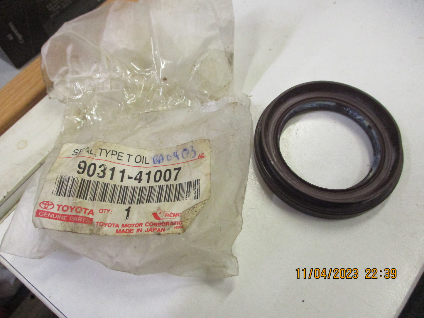Toyota Prado-FJ Cruiser-Hilux-Surf Genuine Rear Transfer Case Out Put Seal New Part