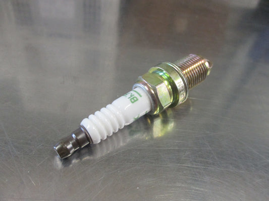Nissan D21 Navara/Pathfinder/Quest Genuine Spark Plug New Part