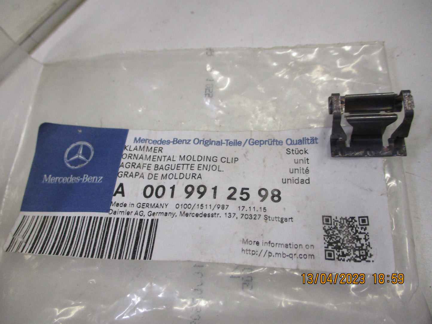 Mercedes Benz C-Class Genuine Door Trim Clip New Part