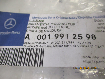 Mercedes Benz C-Class Genuine Door Trim Clip New Part