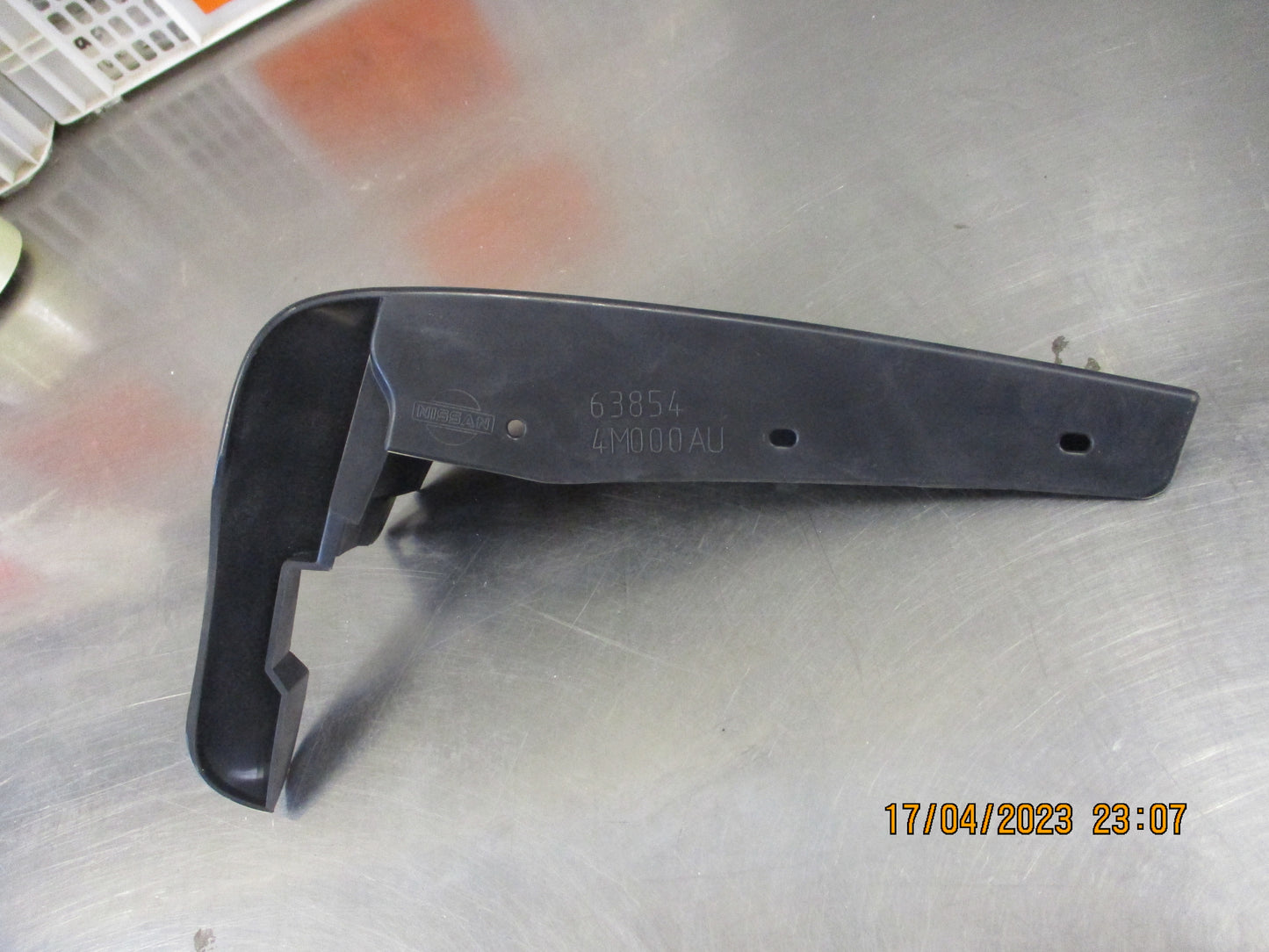 Nissan Genuine Right Hand Rear Mud Flap ( Model Unknown ) New Part