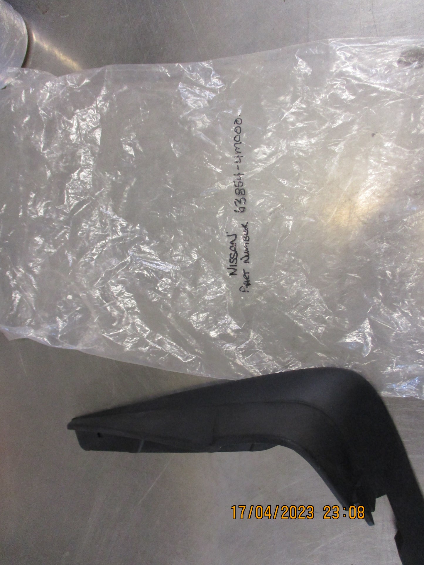 Nissan Genuine Right Hand Rear Mud Flap ( Model Unknown ) New Part
