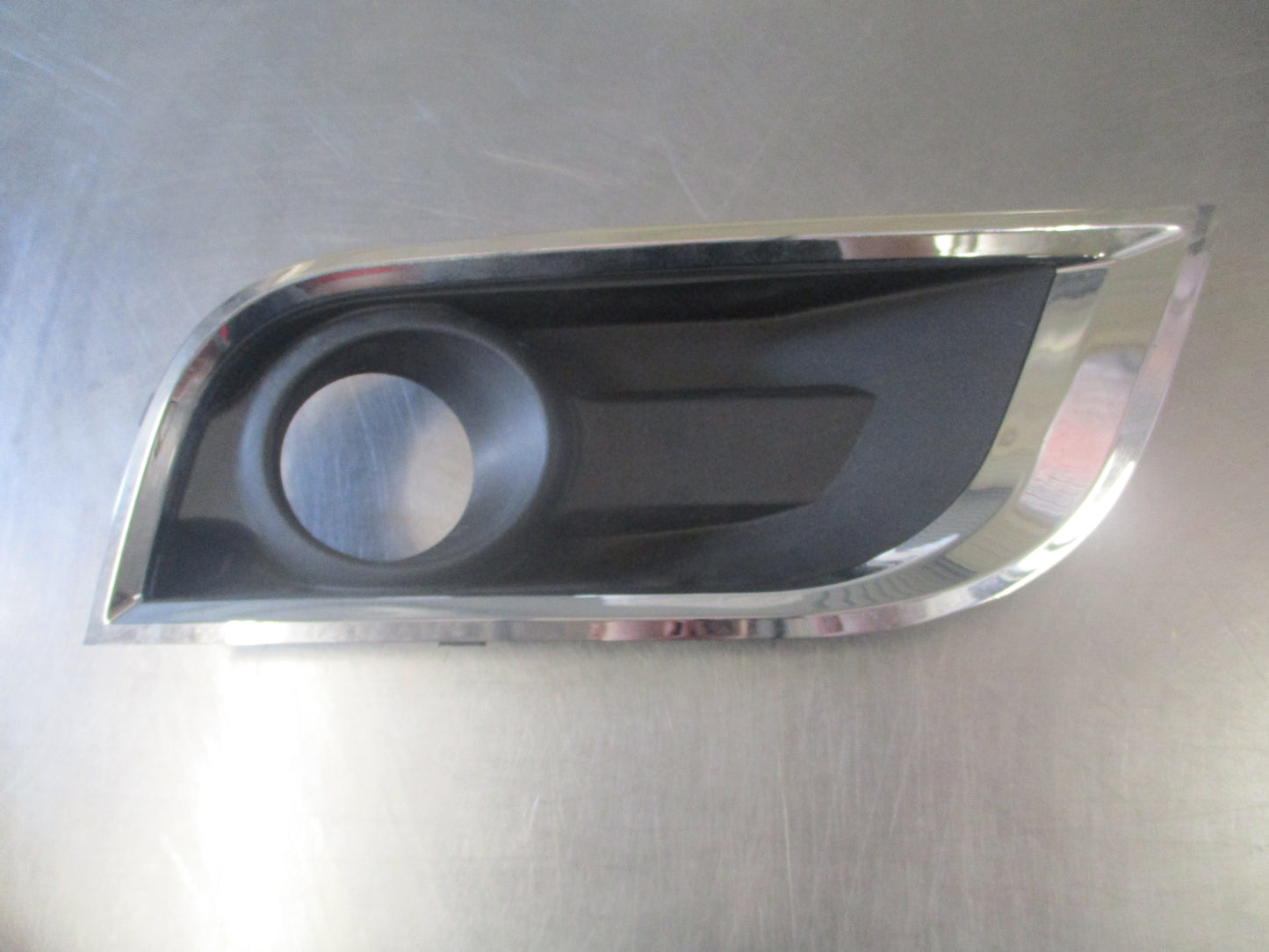 Holden Trailblazer Genuine Right Hand Fog Light Bezel New Part
