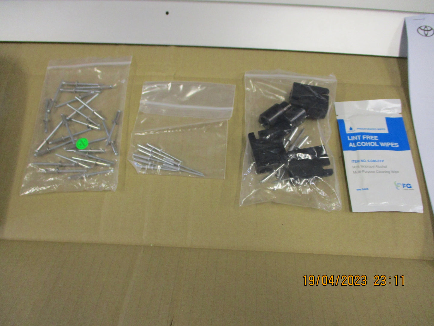 Toyota Hilux SR5 Dual Cab Genuine Tonneau Kit New Part