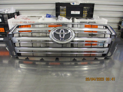 Toyota Landcruiser 200 Series Genuine Grille Assembly New Part