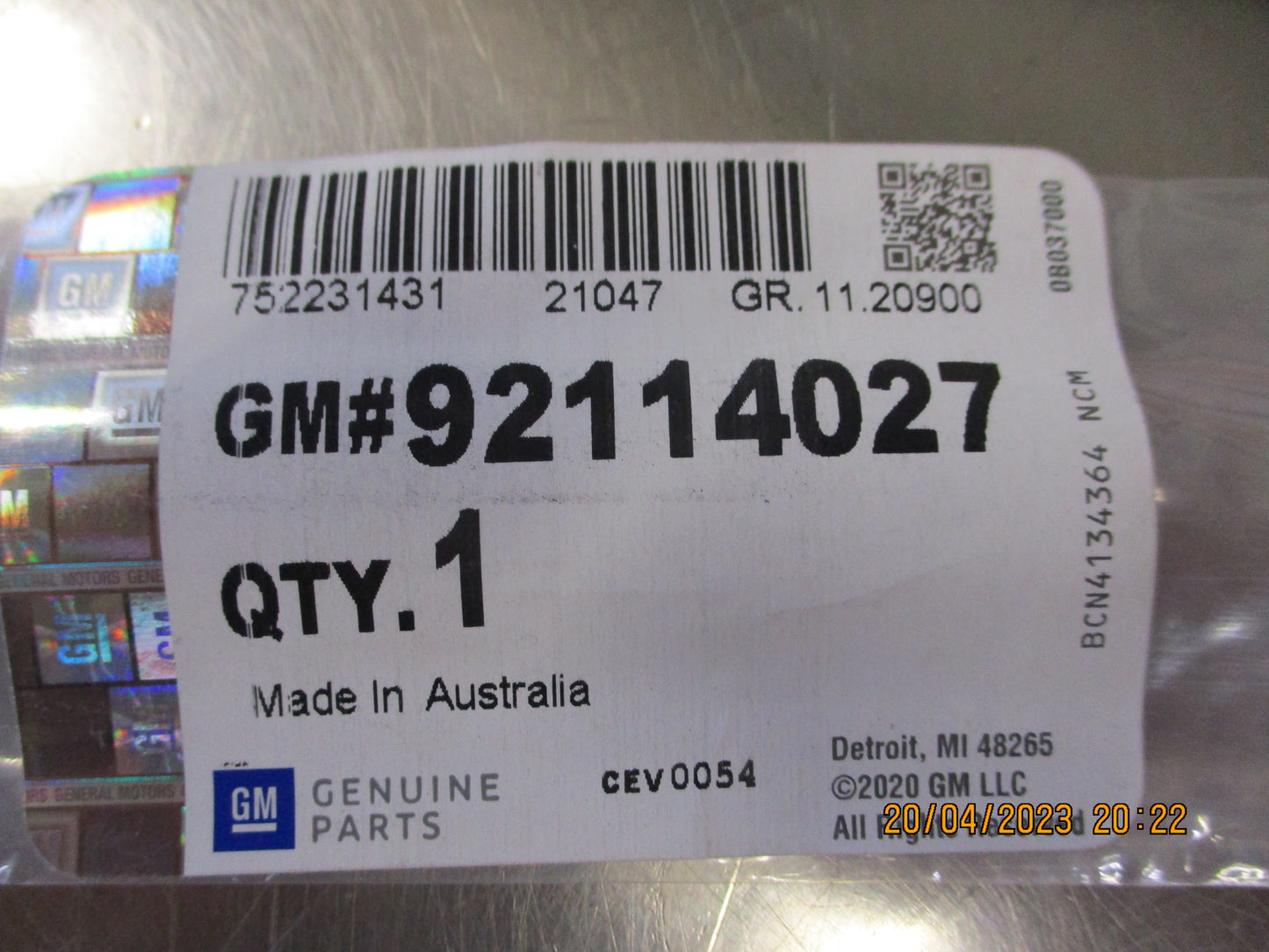 Holden Monaro Genuine Left And Right Rear Window Retainers New Part