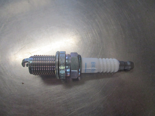 Nissan R50 Pathfinder Genuine Spark Plugs New Part