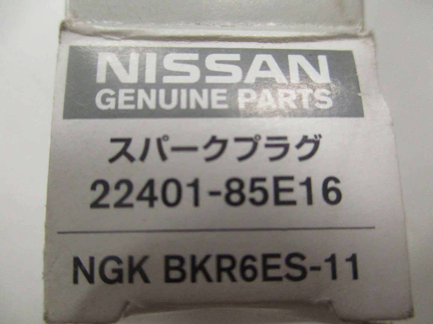 Nissan R50 Pathfinder Genuine Spark Plugs New Part