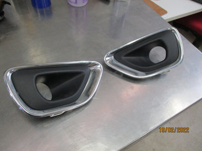 Jeep Grand Cherokee Front Right And Left Fog Light Grill Used VGC