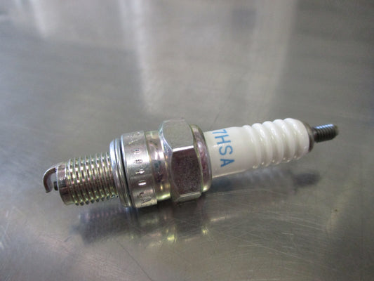 NGK Spark Plugs Suits Kawasaki/Honda/Suzuki Motor Bikes New Part