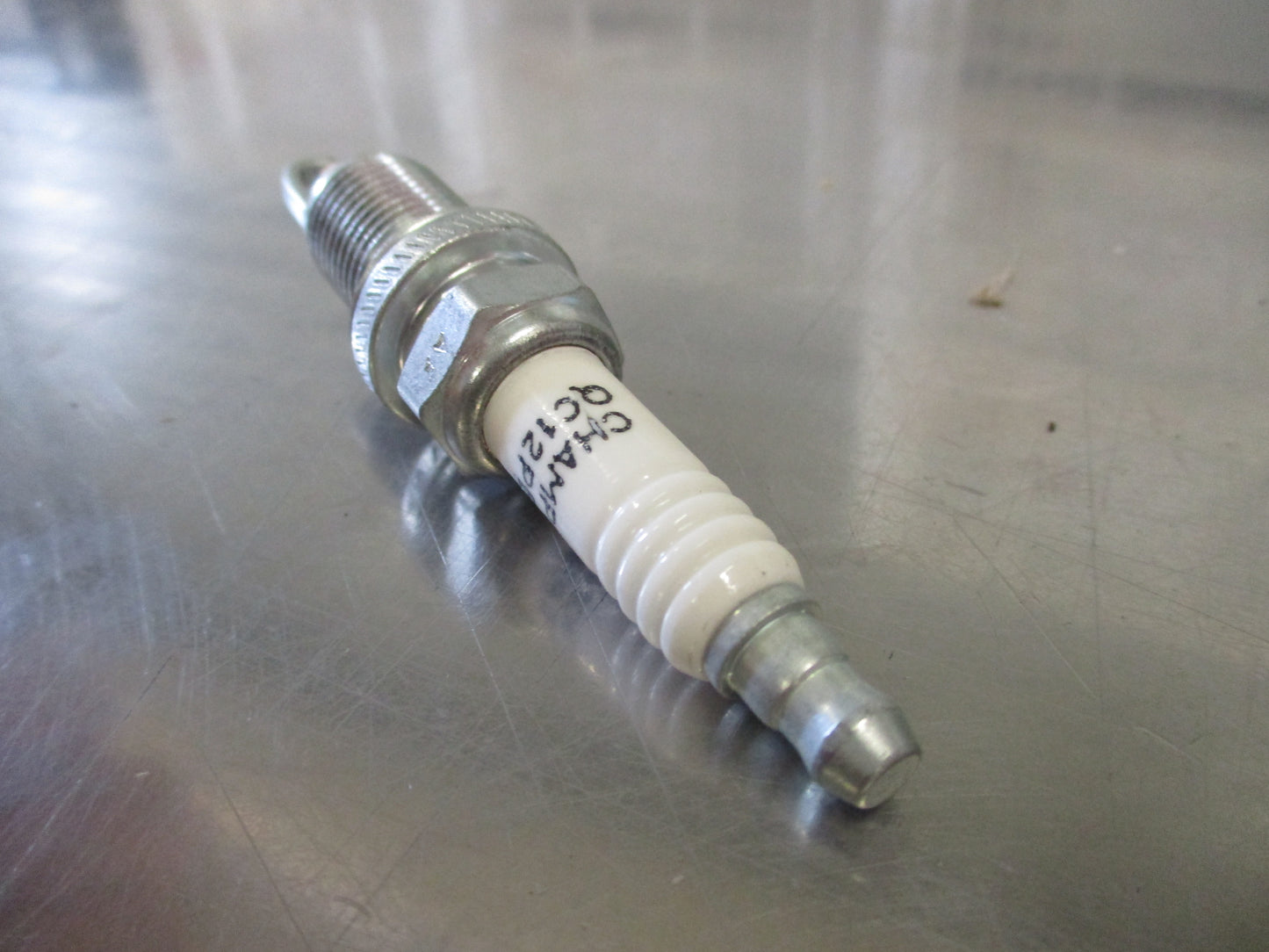 Champion Spark Plug Suits Evinrude E Tec Marine Motor New Part