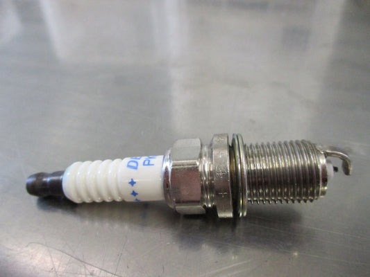 Denso Spark Plug Suits Toyota Yaris-Corolla/Hyundai Sonata/Mitsubishi Pajero New Part