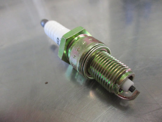 Denso Spark Plug Suits Chain Saws/Lawn Mowers/Tractors/Lift Tracks New Part