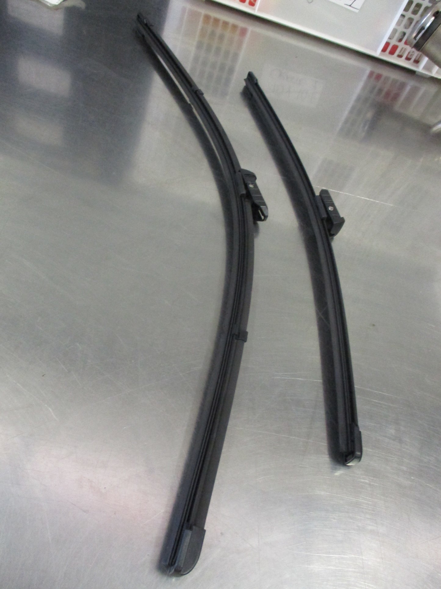 Volkswagen Caddy Genuine Aero Wiper Pair New Part