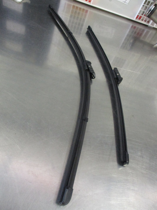 Volkswagen Caddy Genuine Aero Wiper Pair New Part