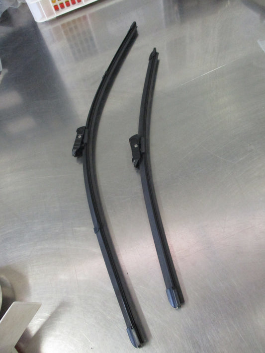 Volkswagen Caddy Genuine Aero Wiper Pair New Part