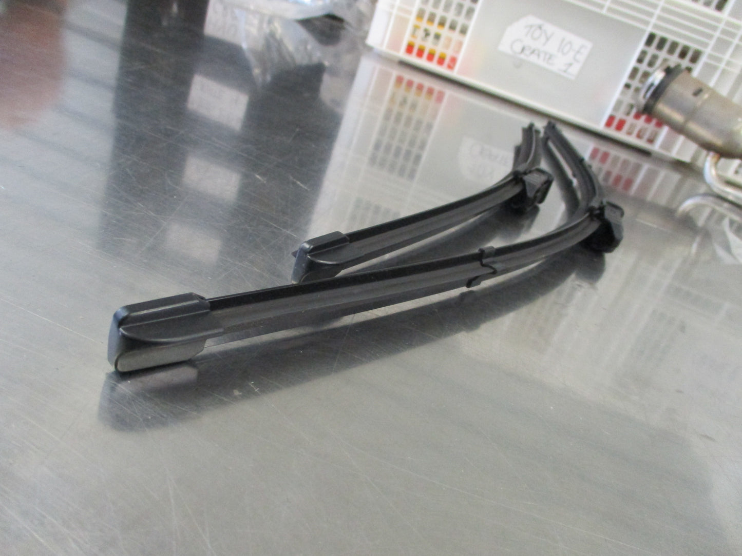 Volkswagen Caddy Genuine Aero Wiper Pair New Part