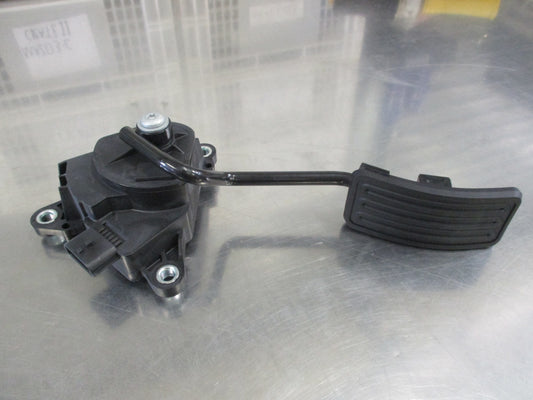 Nissan Y61 ZD30 Patrol Genuine Accelerator Pedal Assy New part