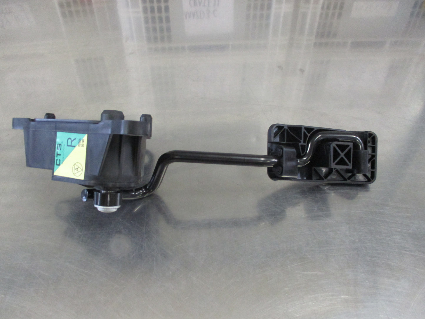 Nissan Y61 ZD30 Patrol Genuine Accelerator Pedal Assy New part