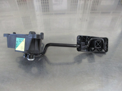 Nissan Y61 ZD30 Patrol Genuine Accelerator Pedal Assy New part