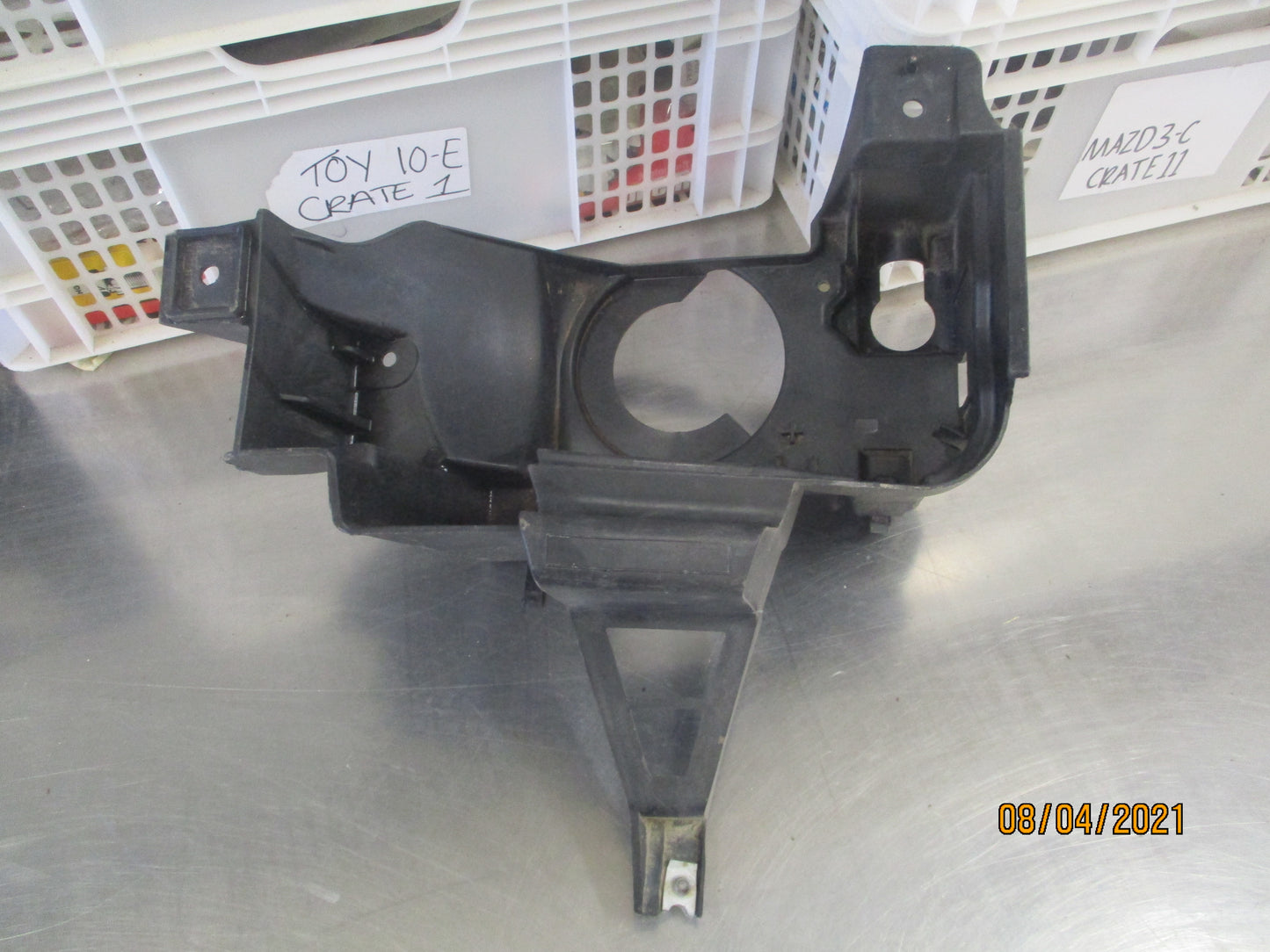 Koito Fog Light Bracket For Toyota Landcruiser 200 Series 1 USED VGC